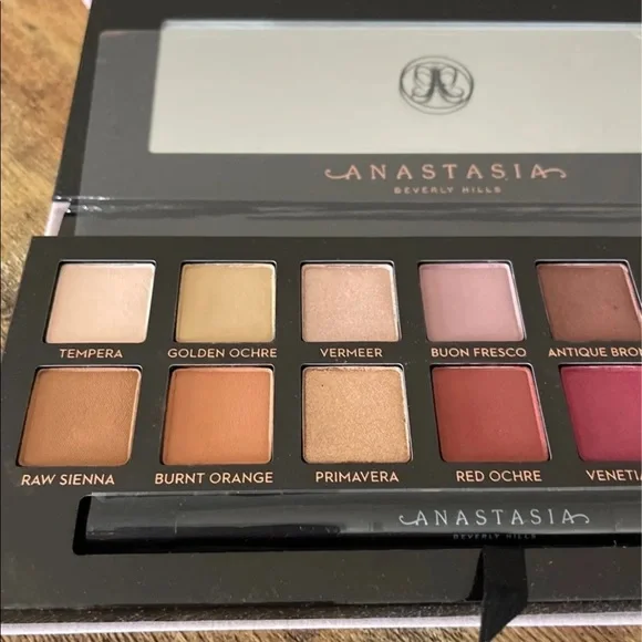 Anastasia Beverly Hills modern renaissance palette eyeshadow; fall eyeshadow - Picture 2 of 3